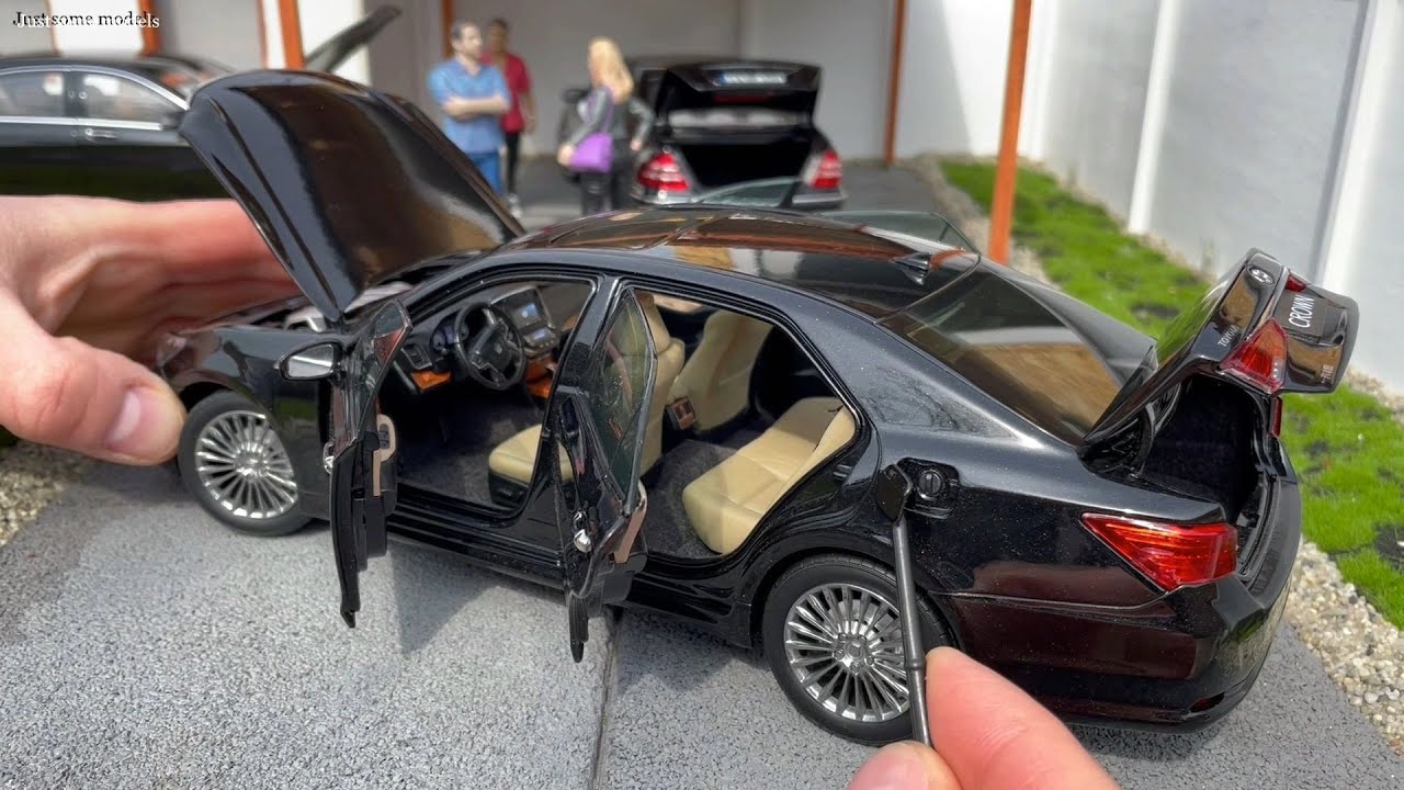1:18 Toyota Crown V6 (S210) 2015 - Paudi [Unboxing] - YouTube