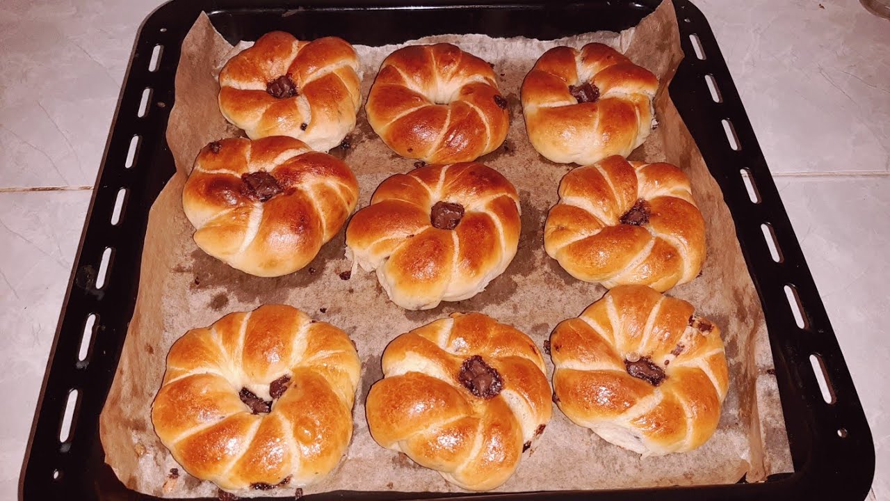 بريوش على شكل وردة روعة بخفة القطن يستحق التجربة