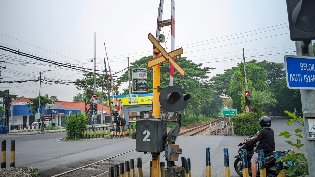 Perlintasan kereta api jemur andayani surabaya 2024