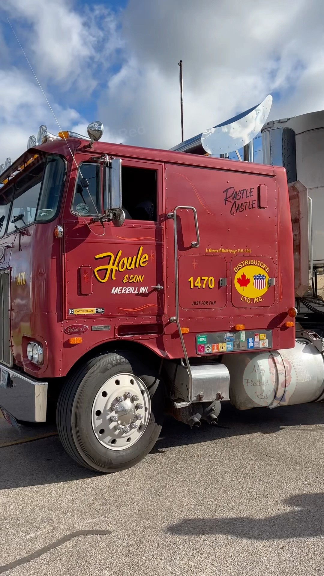 352 Peterbilt arriving to Richland Center WI Wheels of Time truck