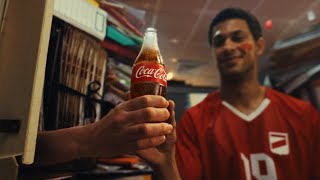 Coca-Cola utha, match ke zone mein aa.