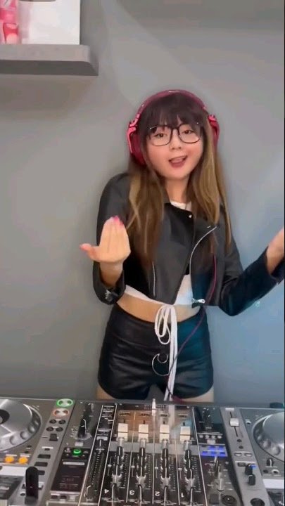 Sarah Viloid - Let's Go Ride