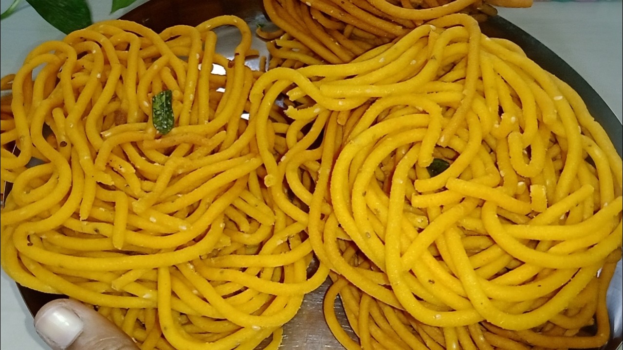 శనగపిండి లేకుండా కర కరలాడుతూ గుల్లగా ఉండే నోట్లో వెన్నెల కరిగిపోయే మినప్పప్పు జంతికలు ఇలా ట్రై చేయం