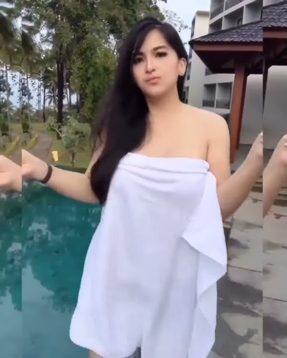story wa cewek cantik seksi montok // joget santuy pakai handuk sampai lepas