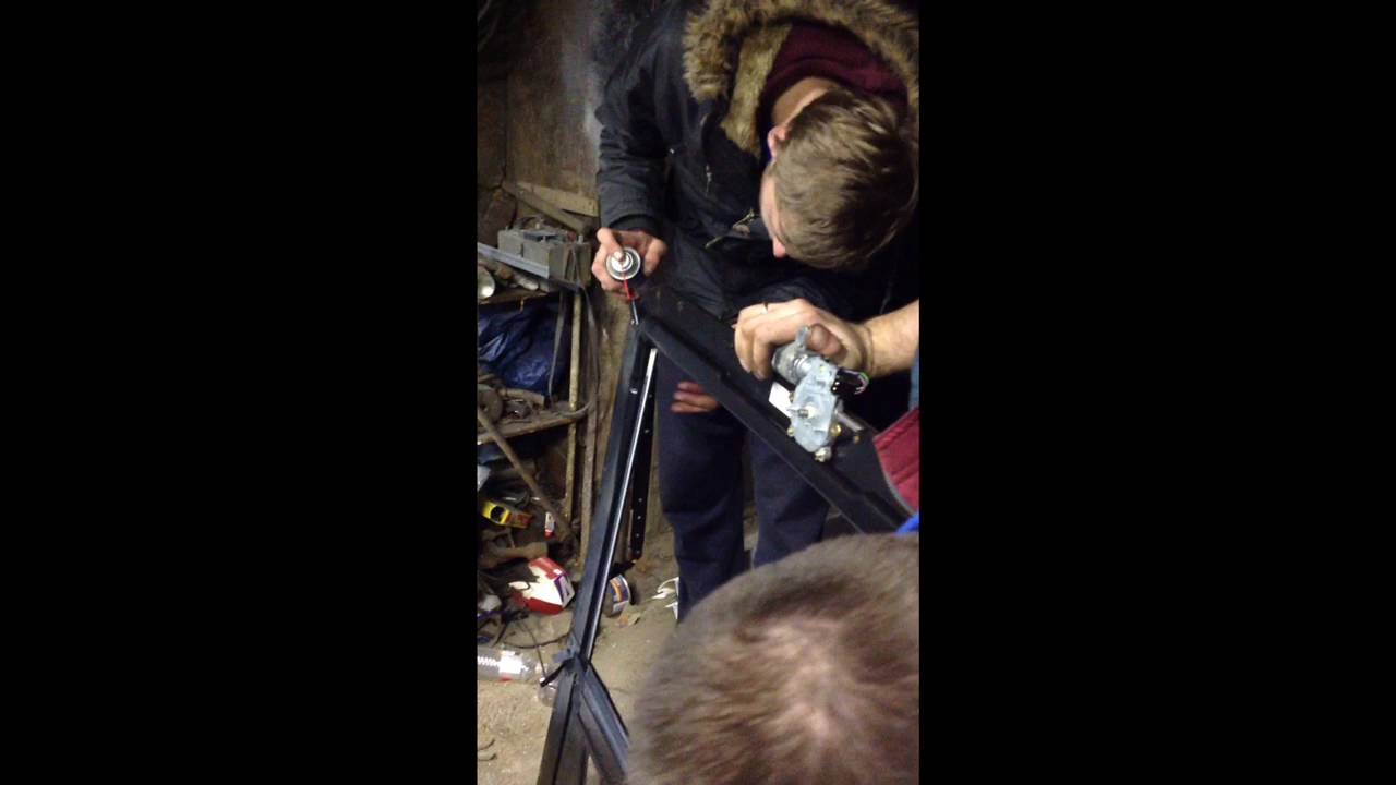 Как снять люк на Mercedes w210 - YouTube