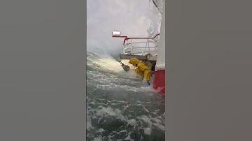 Stormy weather crabfishing 🦀 #hardwork #fisherman #seafood #tough #gopro