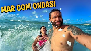 FIZ A BRUNA ENTRAR NESSE MAR CHEIO DE ONDAS COMIGO 😂 FOI SÓ LAPADA...