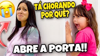 CHOREI COM A PORTA TRANCADA PRA VER A REAÇÃO DELA!! *OLHA NO QUE DEU ESSA TROLLAGEM* 😱