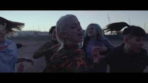 映画『エマ、愛の罠』「REAL」ミュージックビデオ