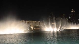 Wasserspiele bei Nacht (Dubai Fountain), Burj Khalifa, VAE, Dubai