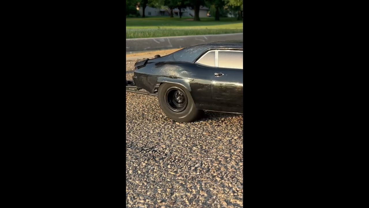 Traxxas Drag Slash TIRE EXPLODES Doing BURNOUT 