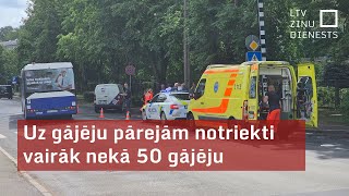 Uz gājēju pārejām notriekti vairāk nekā 50 gājēju