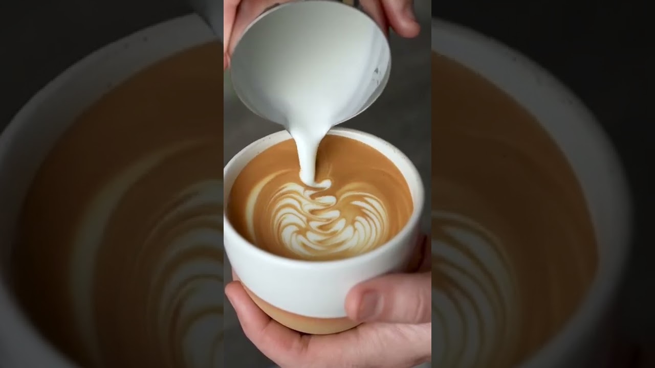 How to pour a swan #goldenbrowncoffee #latteart #coffeeart #barista #coffee #espresso #cafe