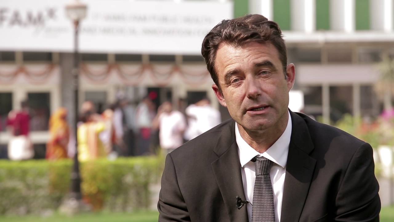 Interview - Pr. Patrick BAQUE - Nouvelles technologies en Santé - YouTube
