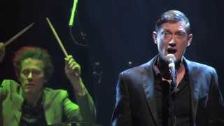 Download Lagu SPIJKERS Een mens moet zingen en dansen om te overleven MP3