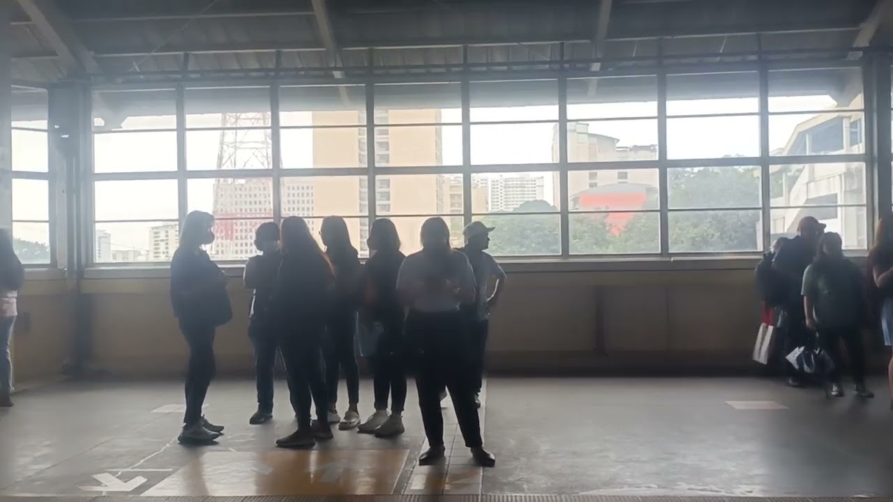 MRT-3 Ride GMA-Kamuning to North Avenue