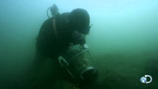 The Crabber`s First Dive | Bering Sea Gold