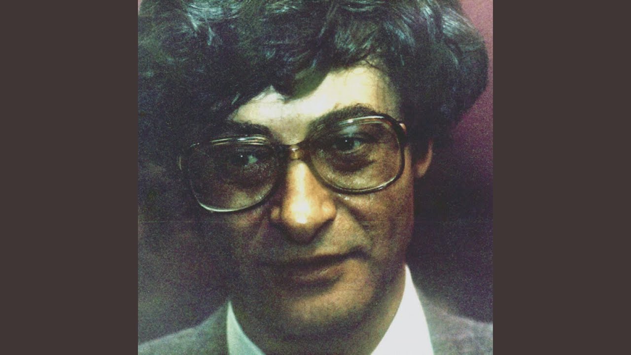 كل شيء يصطفي معنى (محمود درويش)