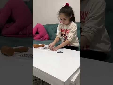 Elif Sinem babasına