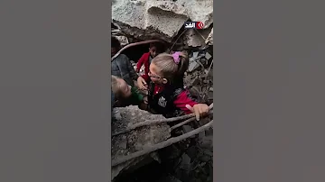 طفلة من شمال غزة بلا مأوى تنام تحت الأرض رفقة أشقائها 