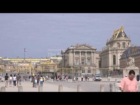 Tourists disappointed over closure of Versailles Palace amid preparations for Trump-Macron dinner