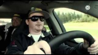 Erik och mackan blir dragna av två Nissan Skyline R32 GTR (Gumball 3000 2010)