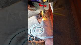 Making lifting lugs look easy. 🔥🛠️ #fabrication #metalwork #workshop #workout