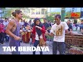 Mantul!! Bule Ganteng ikut Joget - TAK BERDAYA Angklung Carehal Jogja (Angklung Malioboro)