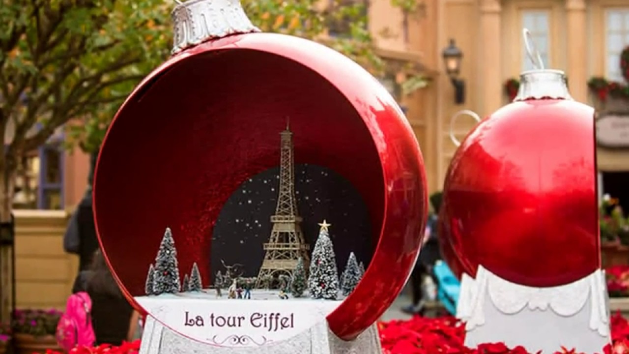 French Christmas Decorations - YouTube