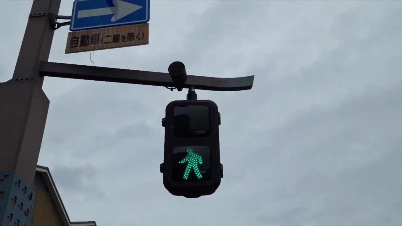 🚦- Tchiou tchiou ça veut dire que l'on peut traverser (sans se faire houspiller)