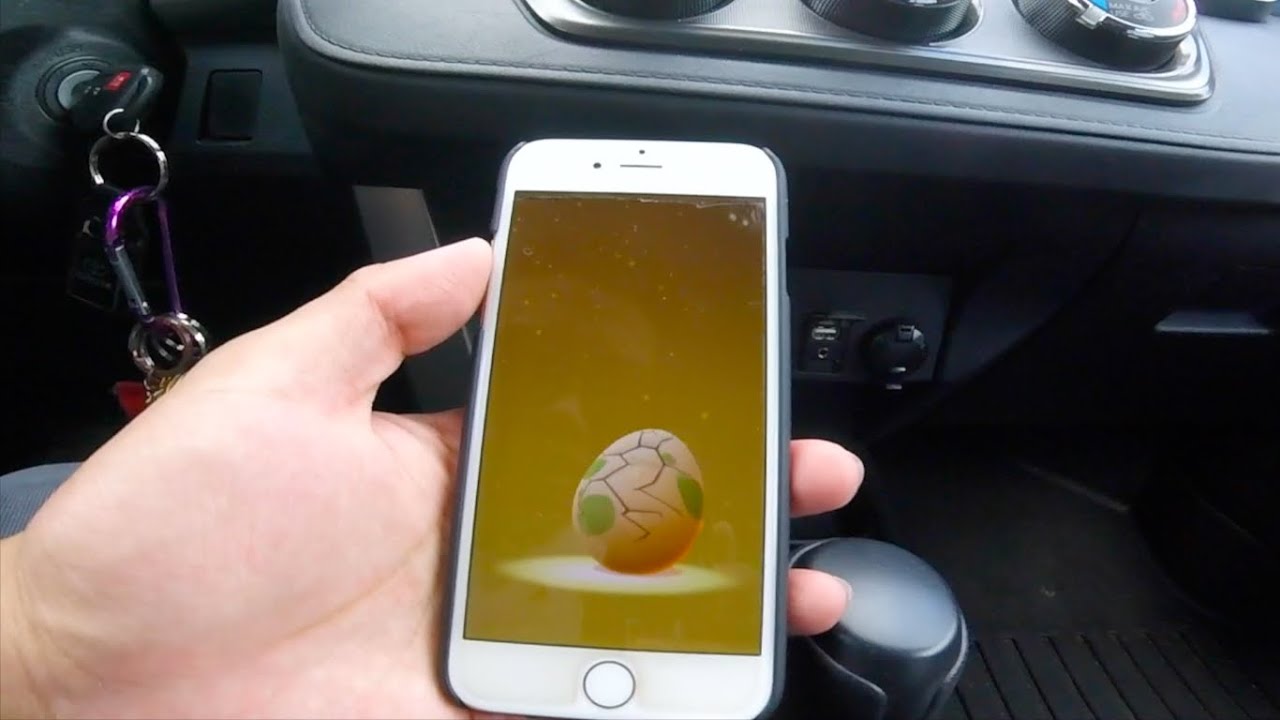 Playing Pokémon GO! (EGG HATCHING + EEVEE EVOLUTION)