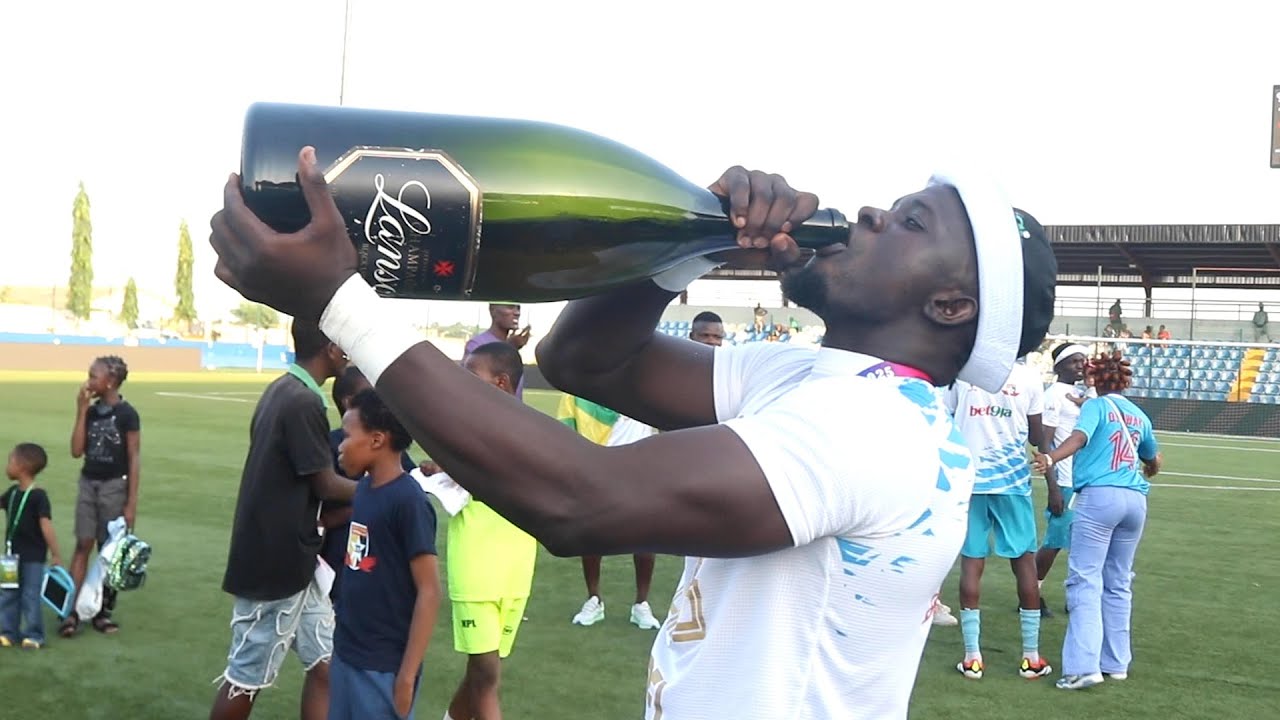 Remo Star FC Celebrate First Ever NPFL Trophy With Fans