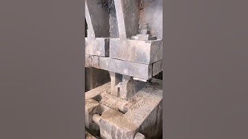 The process of pressing concrete blocks in an industrial machine