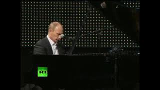 Putin singing - Blueberry Hill / with piano solo