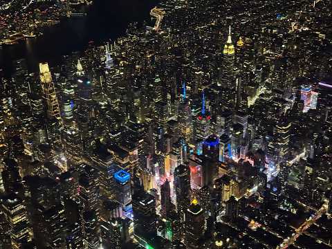 Breathtaking Approach into New York City LaGuardia Airport (LGA) at Night - Flyover Manhattan