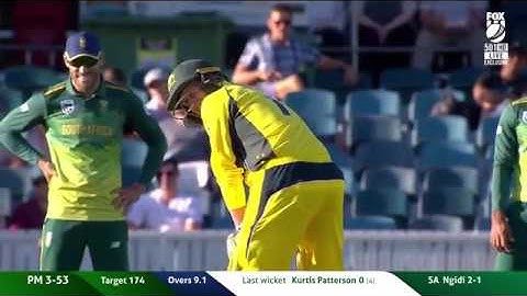 George Bailey's batting stance has Faf du Plessis laughing