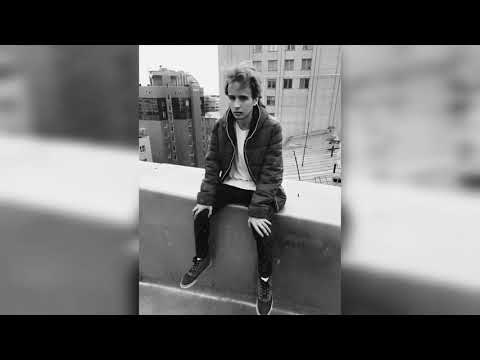 лед треснул под ногами. гражданская оборона мы - лёд под ногами майора. тает лёд грибы remix. эпичное падение на льду. мэвл лед.