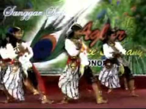 Tari Jathilan performed by Aglar Dance Co