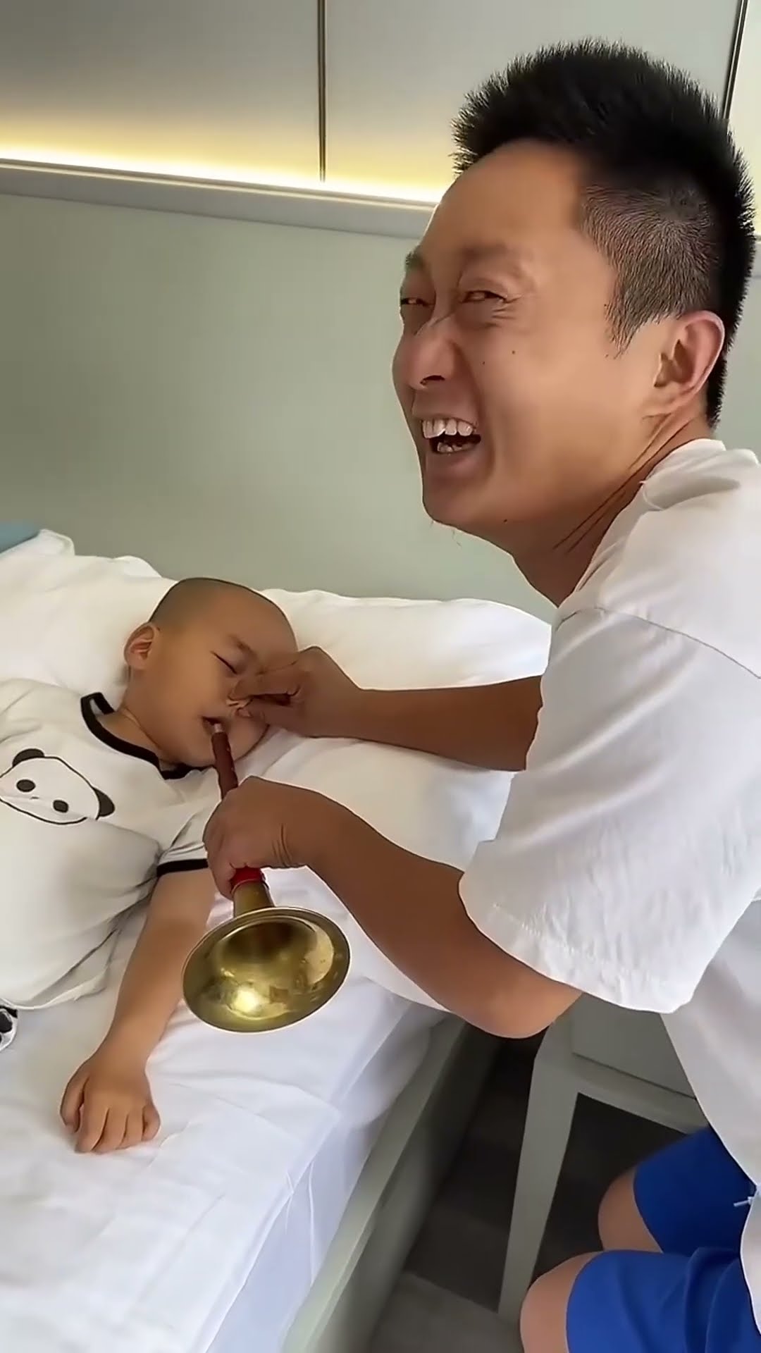 趁儿子睡着，让他吹个喇叭！#Cute baby#Cute#呆萌小米宝#聪明宝宝#萌娃#整蛊#测试