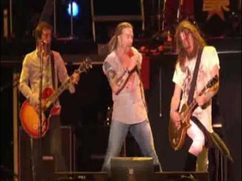 Guns N' Roses live in 2006 with Izzy Stradlin performed Nightrain