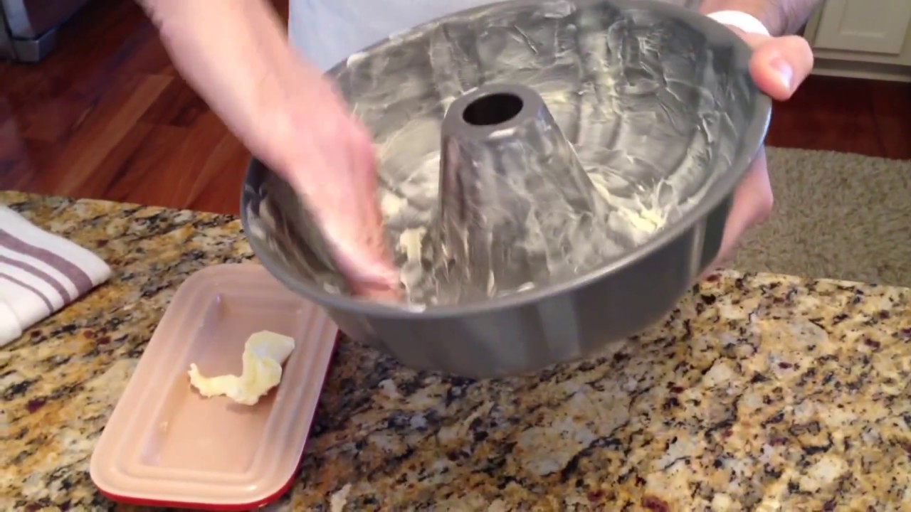 How to Grease a Cake Pan