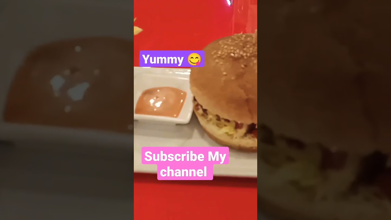 yummy Beef burger 🍔 Maputo shopping MaLL #ytshorts #youtubrshorts #viralshorts #viral #viralvideo