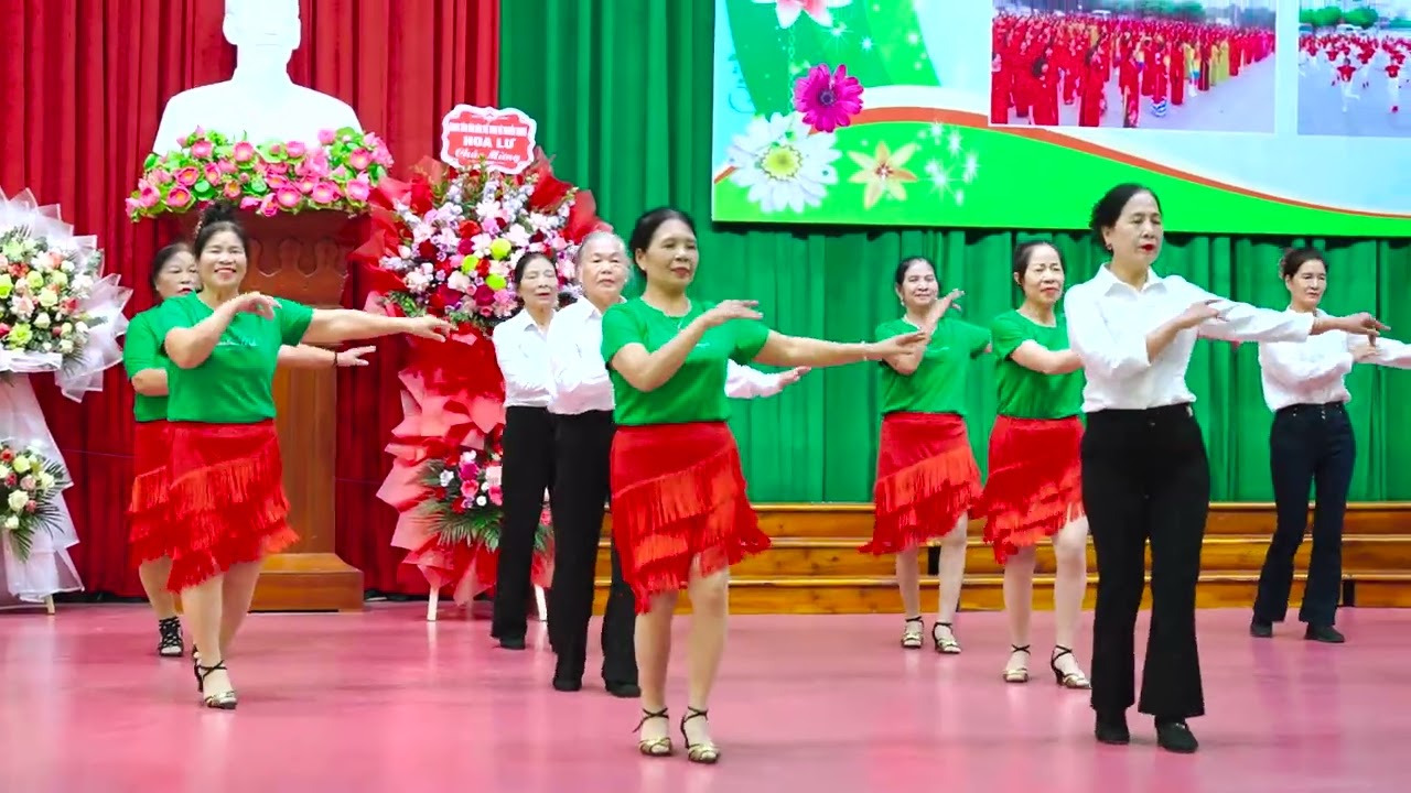 Tiếng chày trên sóc bom Bo dân vũ phố Mía Đông giao lưu 3 miền