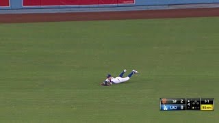SF@LAD: Hernandez lays out to rob Belt