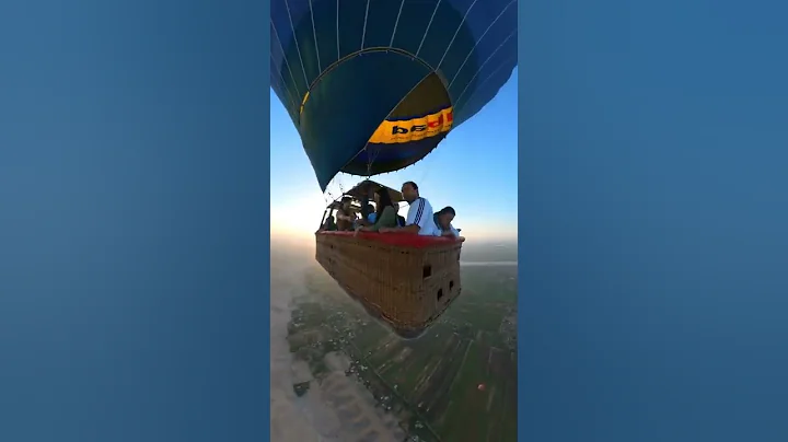 Getting Cool Shots Near Hot Air Balloon - DayDayNews