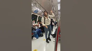 Merve Uyanık - Metroda sezen aksu rüzgarı