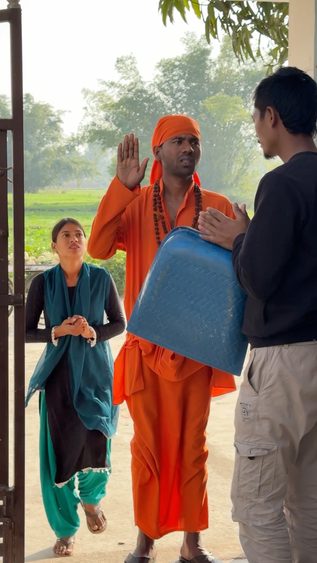 मुसिबत में आपे भी काम नहीं आते~?#shots #emotional #motivation #pushpanjalimaurya