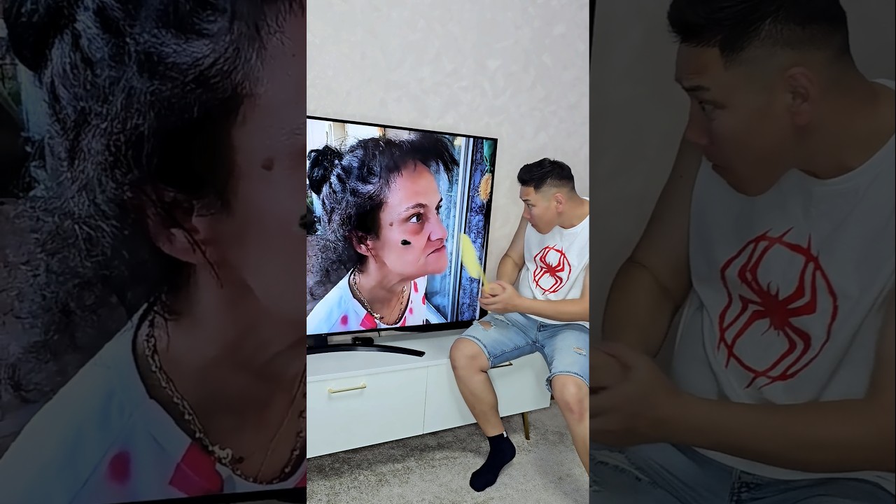 Охота на мух у бабушки пошла не так 🤯🤣