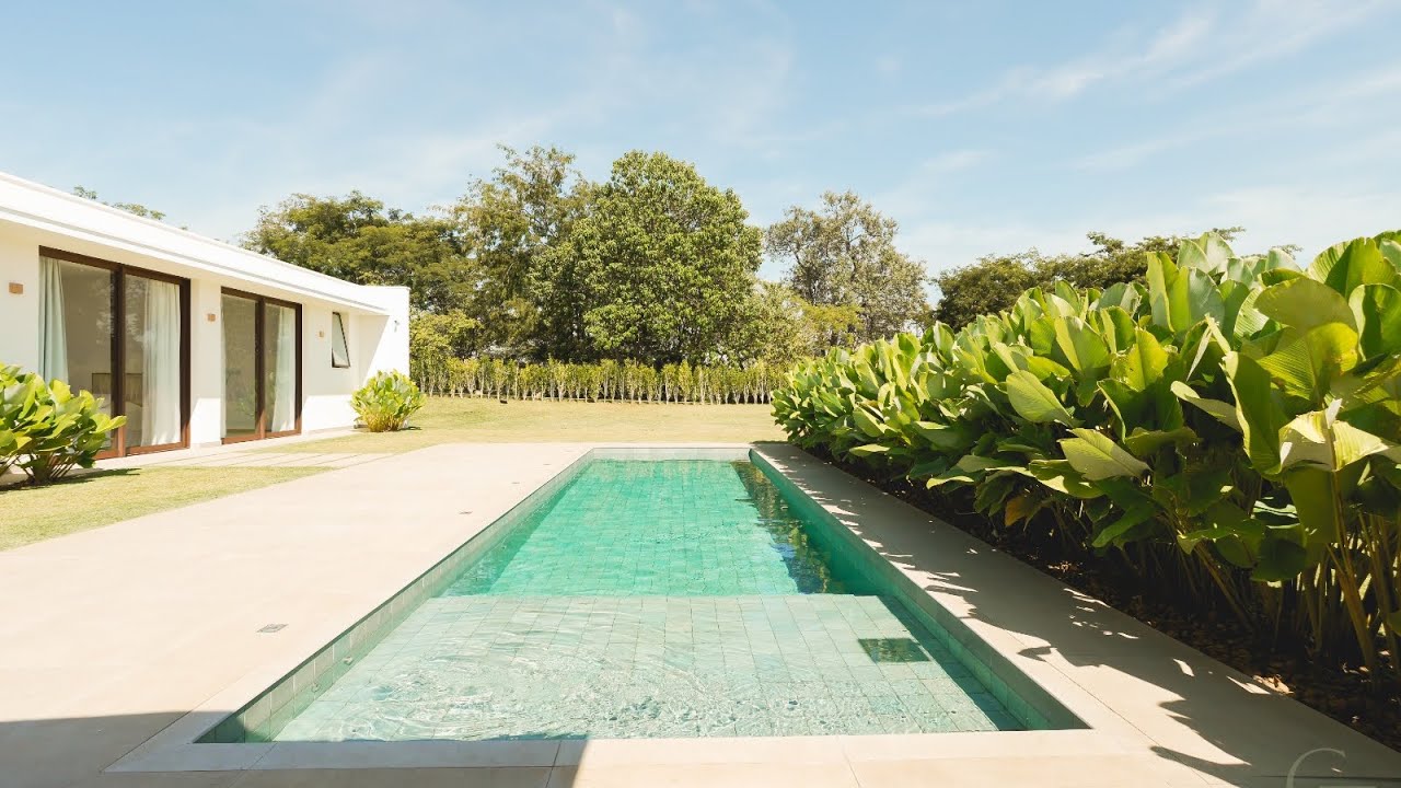 Casa de Luxo no Condomínio Fazenda Kurumin | Mobiliada, Nova e com Fundo para a Mata!