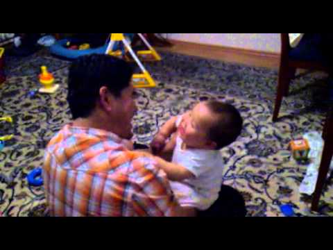 خندیدن بچه با حطسه